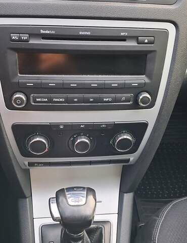 Черный Шкода Октавия, объемом двигателя 1.8 л и пробегом 200 тыс. км за 8300 $, фото 9 на Automoto.ua