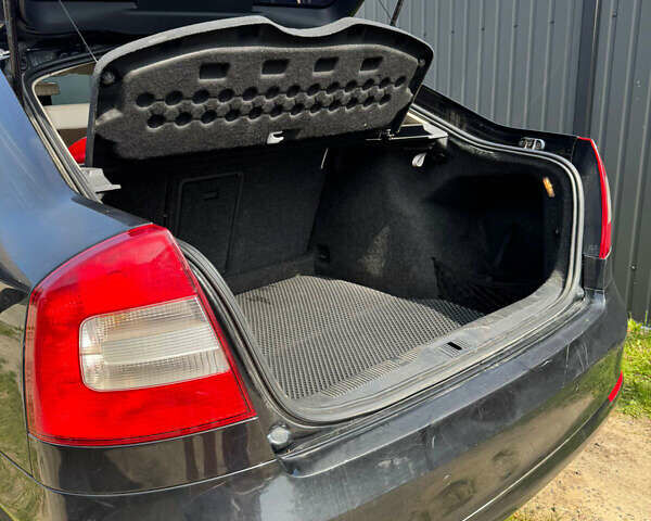 Черный Шкода Октавия, объемом двигателя 1.9 л и пробегом 300 тыс. км за 7999 $, фото 8 на Automoto.ua