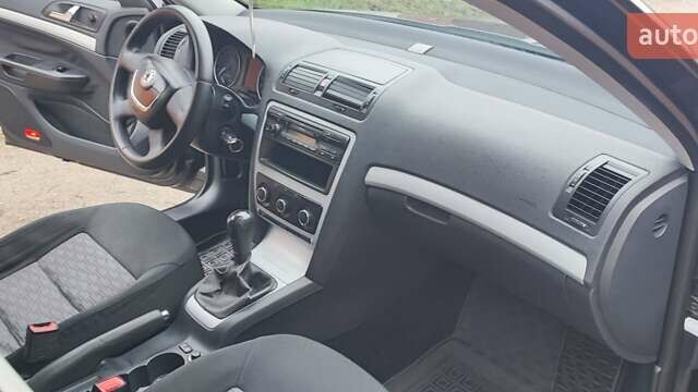 Чорний Шкода Октавія, об'ємом двигуна 1.6 л та пробігом 279 тис. км за 7200 $, фото 22 на Automoto.ua