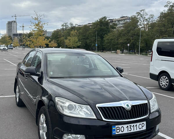 Черный Шкода Октавия, объемом двигателя 1.8 л и пробегом 287 тыс. км за 8700 $, фото 1 на Automoto.ua