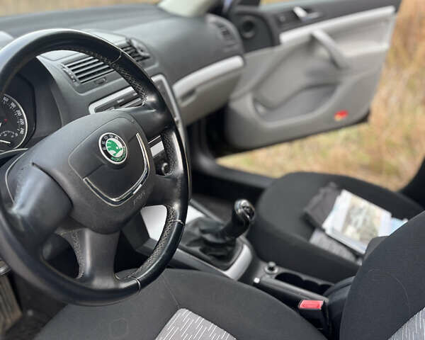 Чорний Шкода Октавія, об'ємом двигуна 1.4 л та пробігом 116 тис. км за 9302 $, фото 5 на Automoto.ua