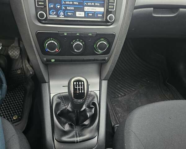 Черный Шкода Октавия, объемом двигателя 1.4 л и пробегом 207 тыс. км за 7500 $, фото 10 на Automoto.ua