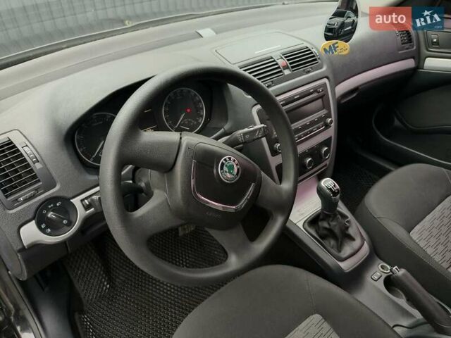 Чорний Шкода Октавія, об'ємом двигуна 1.6 л та пробігом 172 тис. км за 8300 $, фото 17 на Automoto.ua