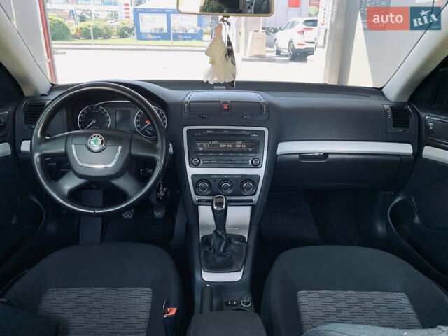 Чорний Шкода Октавія, об'ємом двигуна 1.6 л та пробігом 298 тис. км за 7999 $, фото 7 на Automoto.ua