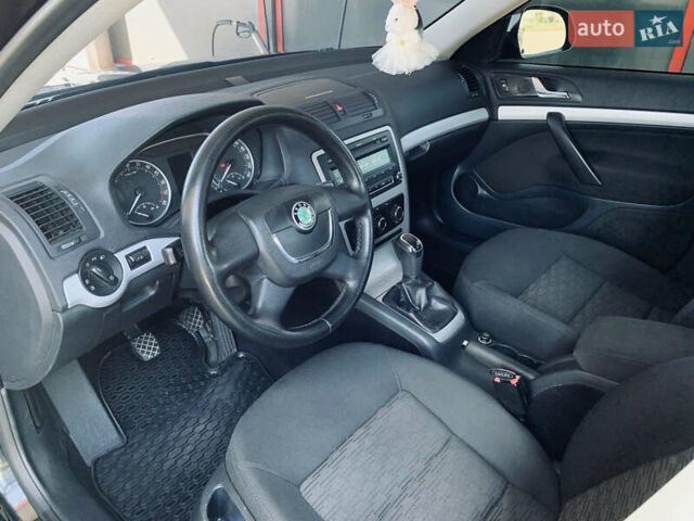 Чорний Шкода Октавія, об'ємом двигуна 1.6 л та пробігом 298 тис. км за 7999 $, фото 8 на Automoto.ua