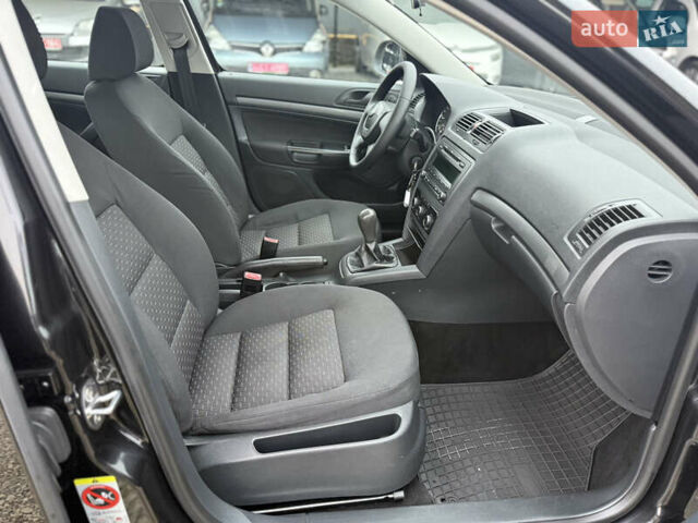 Черный Шкода Октавия, объемом двигателя 1.6 л и пробегом 242 тыс. км за 7250 $, фото 12 на Automoto.ua