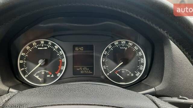 Чорний Шкода Октавія, об'ємом двигуна 1.6 л та пробігом 300 тис. км за 8500 $, фото 4 на Automoto.ua