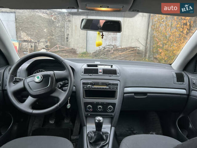 Черный Шкода Октавия, объемом двигателя 1.6 л и пробегом 216 тыс. км за 7300 $, фото 26 на Automoto.ua