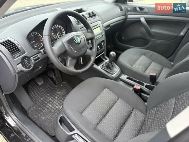 Черный Шкода Октавия, объемом двигателя 1.6 л и пробегом 242 тыс. км за 7250 $, фото 14 на Automoto.ua