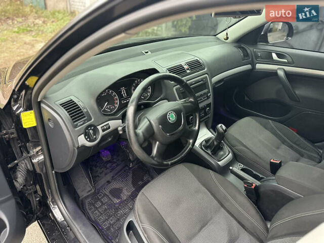 Черный Шкода Октавия, объемом двигателя 1.6 л и пробегом 310 тыс. км за 7500 $, фото 10 на Automoto.ua