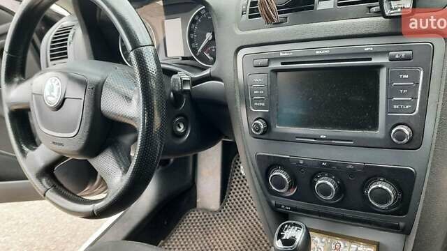 Чорний Шкода Октавія, об'ємом двигуна 1.6 л та пробігом 300 тис. км за 8500 $, фото 2 на Automoto.ua