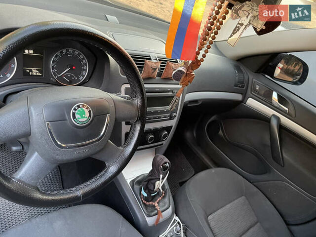 Чорний Шкода Октавія, об'ємом двигуна 1.6 л та пробігом 223 тис. км за 7999 $, фото 7 на Automoto.ua