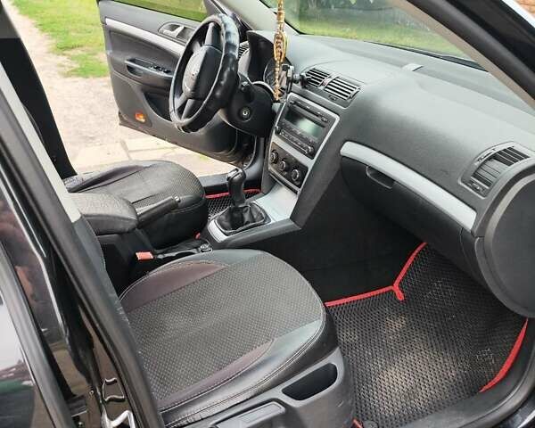 Черный Шкода Октавия, объемом двигателя 1.6 л и пробегом 370 тыс. км за 8800 $, фото 1 на Automoto.ua