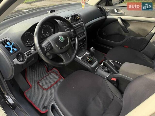 Чорний Шкода Октавія, об'ємом двигуна 1.8 л та пробігом 210 тис. км за 7800 $, фото 9 на Automoto.ua