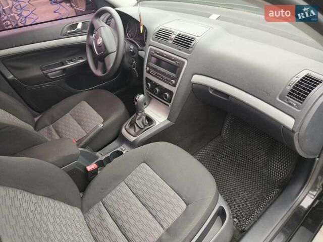 Чорний Шкода Октавія, об'ємом двигуна 1.6 л та пробігом 172 тис. км за 8300 $, фото 11 на Automoto.ua