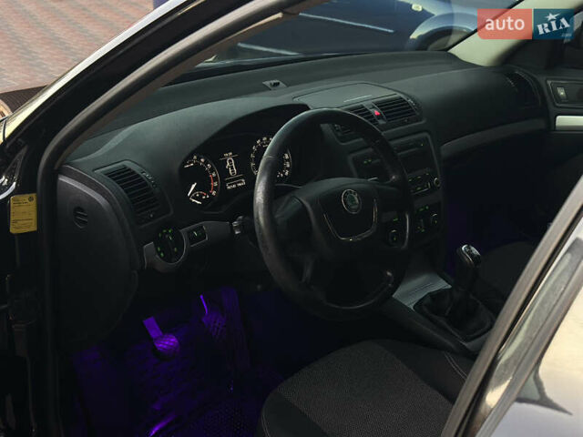 Черный Шкода Октавия, объемом двигателя 1.6 л и пробегом 310 тыс. км за 7500 $, фото 17 на Automoto.ua