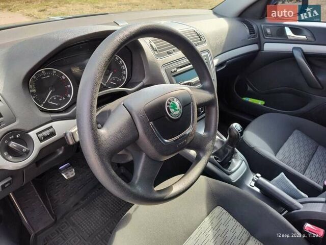 Черный Шкода Октавия, объемом двигателя 1.6 л и пробегом 149 тыс. км за 10500 $, фото 11 на Automoto.ua