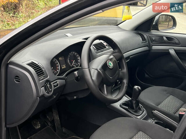 Черный Шкода Октавия, объемом двигателя 1.6 л и пробегом 216 тыс. км за 7300 $, фото 24 на Automoto.ua