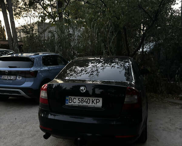 Черный Шкода Октавия, объемом двигателя 1.6 л и пробегом 140 тыс. км за 8000 $, фото 1 на Automoto.ua