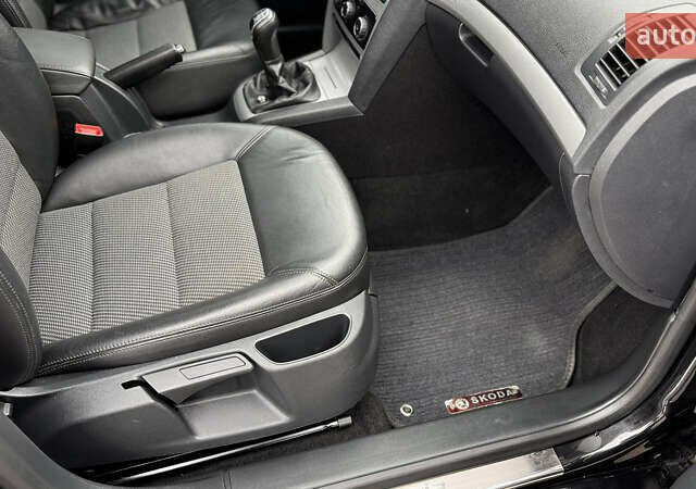 Черный Шкода Октавия, объемом двигателя 1.8 л и пробегом 56 тыс. км за 10500 $, фото 28 на Automoto.ua