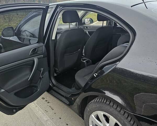 Черный Шкода Октавия, объемом двигателя 1.4 л и пробегом 207 тыс. км за 7500 $, фото 6 на Automoto.ua