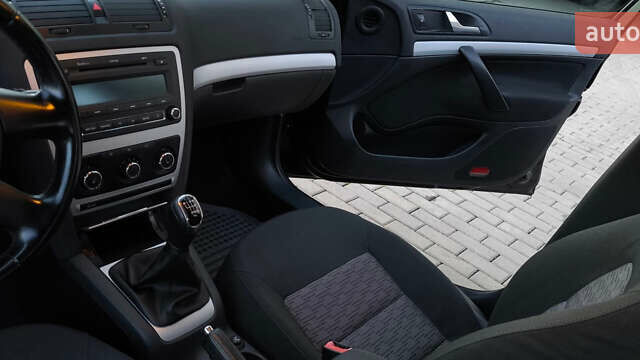 Черный Шкода Октавия, объемом двигателя 1.4 л и пробегом 217 тыс. км за 8300 $, фото 10 на Automoto.ua