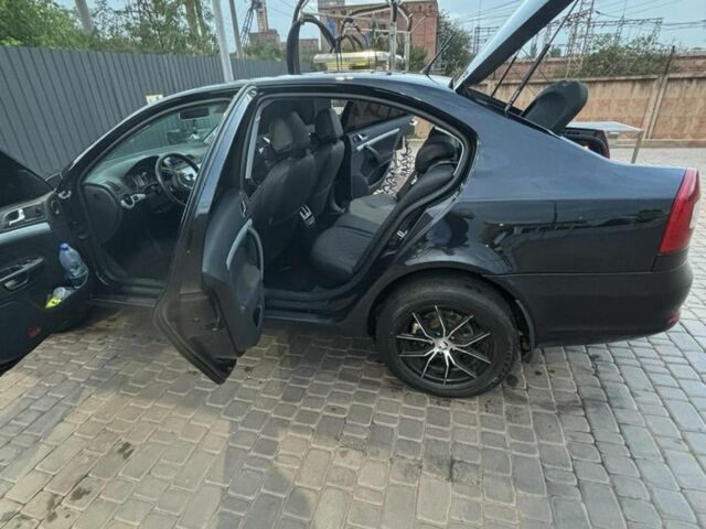 Черный Шкода Октавия, объемом двигателя 2 л и пробегом 260 тыс. км за 8800 $, фото 8 на Automoto.ua