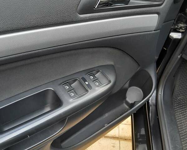 Черный Шкода Октавия, объемом двигателя 1.8 л и пробегом 135 тыс. км за 8200 $, фото 2 на Automoto.ua