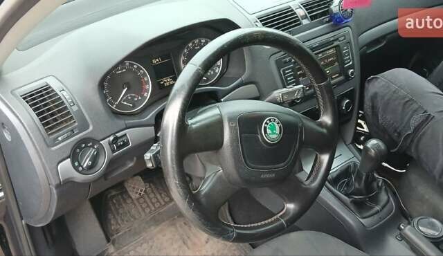 Черный Шкода Октавия, объемом двигателя 1.6 л и пробегом 330 тыс. км за 7800 $, фото 8 на Automoto.ua