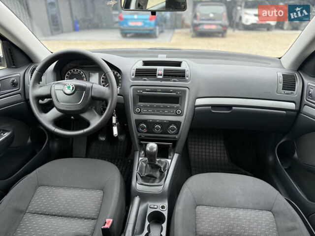 Черный Шкода Октавия, объемом двигателя 1.6 л и пробегом 242 тыс. км за 7250 $, фото 13 на Automoto.ua