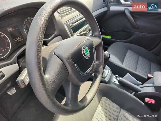 Черный Шкода Октавия, объемом двигателя 1.6 л и пробегом 149 тыс. км за 10500 $, фото 25 на Automoto.ua