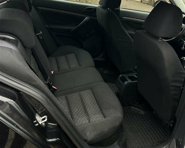 Черный Шкода Октавия, объемом двигателя 1.6 л и пробегом 216 тыс. км за 7300 $, фото 22 на Automoto.ua