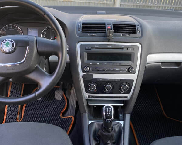 Чорний Шкода Октавія, об'ємом двигуна 1.6 л та пробігом 340 тис. км за 7200 $, фото 14 на Automoto.ua