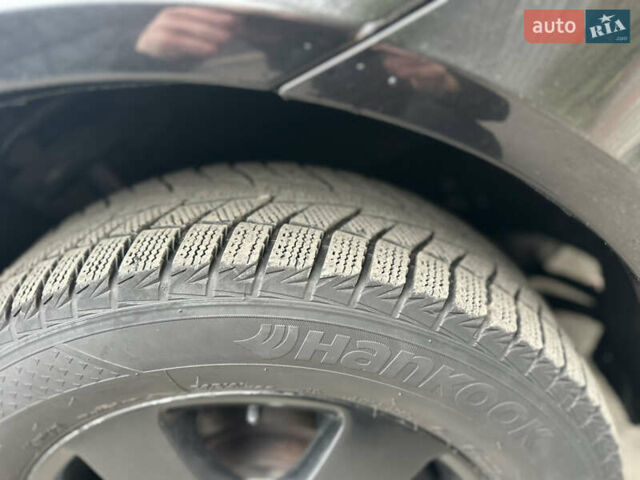 Черный Шкода Октавия, объемом двигателя 1.6 л и пробегом 310 тыс. км за 7500 $, фото 6 на Automoto.ua