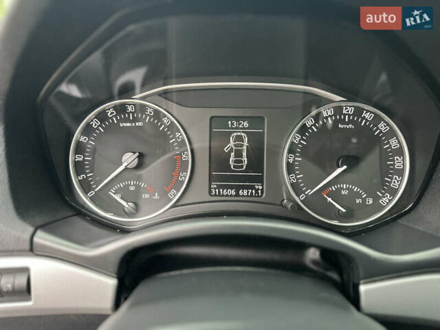 Черный Шкода Октавия, объемом двигателя 1.6 л и пробегом 310 тыс. км за 7500 $, фото 12 на Automoto.ua