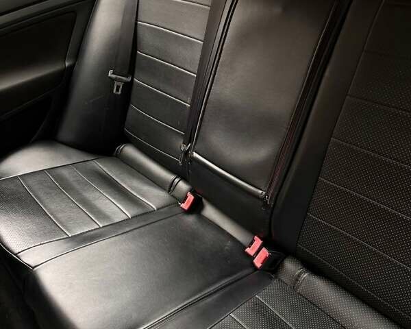 Черный Шкода Октавия, объемом двигателя 1.6 л и пробегом 204 тыс. км за 7800 $, фото 6 на Automoto.ua