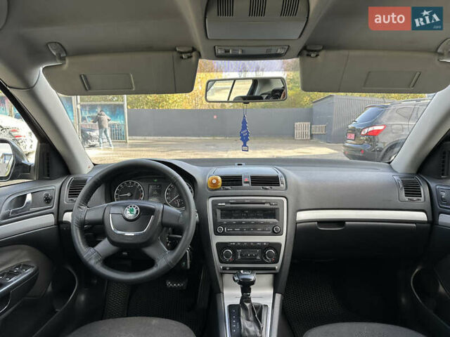Черный Шкода Октавия, объемом двигателя 2 л и пробегом 239 тыс. км за 7800 $, фото 4 на Automoto.ua