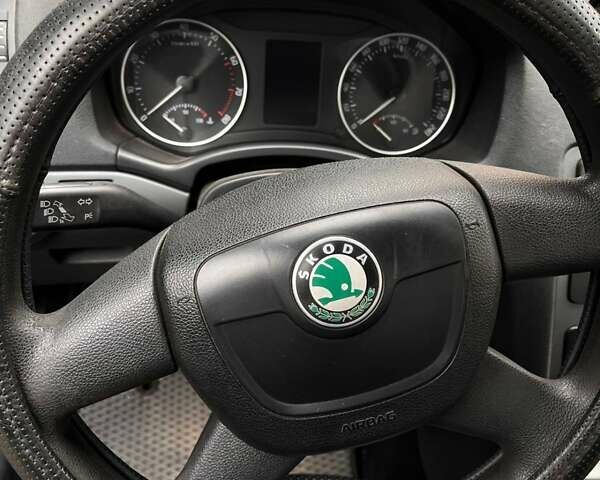 Черный Шкода Октавия, объемом двигателя 1.6 л и пробегом 204 тыс. км за 7800 $, фото 7 на Automoto.ua