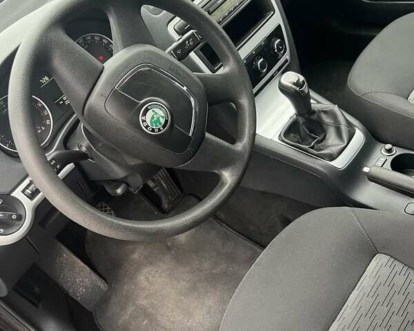 Чорний Шкода Октавія, об'ємом двигуна 1.6 л та пробігом 204 тис. км за 8700 $, фото 7 на Automoto.ua