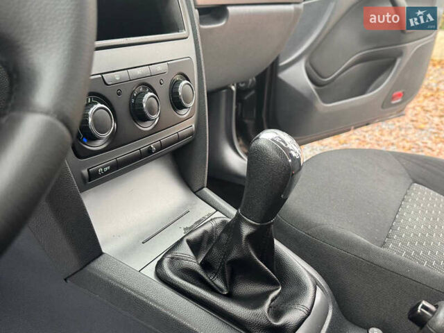 Шкода Октавия 2011 в Дрогобыче на Automoto.ua Черный Шкода Октавия, объемом двигателя 1.6 л и пробегом 186 тыс. км за 6650 $, фото 60 на Automoto.ua