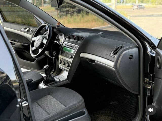 Черный Шкода Октавия, объемом двигателя 1.8 л и пробегом 170 тыс. км за 7999 $, фото 6 на Automoto.ua