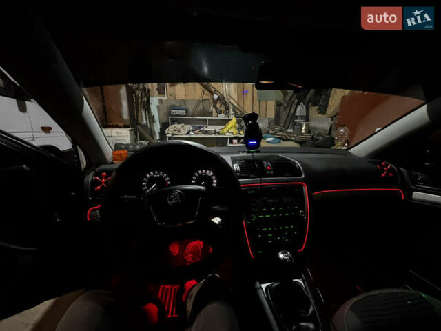 Черный Шкода Октавия, объемом двигателя 1.6 л и пробегом 140 тыс. км за 8000 $, фото 3 на Automoto.ua