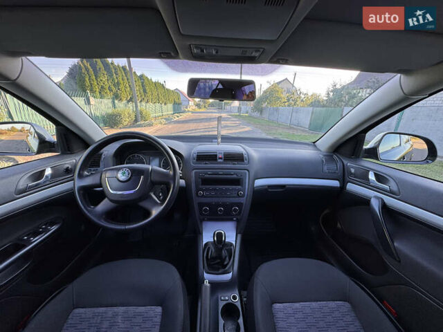 Чорний Шкода Октавія, об'ємом двигуна 1.6 л та пробігом 267 тис. км за 7300 $, фото 8 на Automoto.ua
