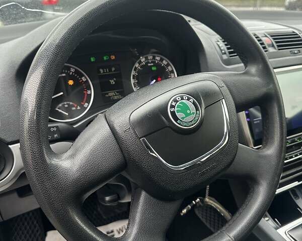 Черный Шкода Октавия, объемом двигателя 1.8 л и пробегом 178 тыс. км за 7700 $, фото 4 на Automoto.ua