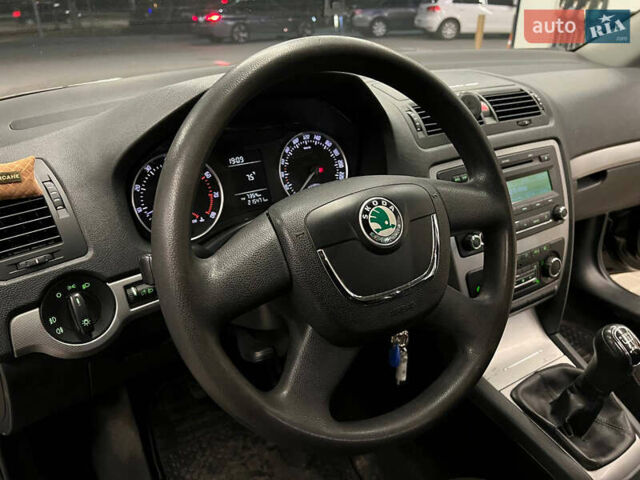 Шкода Октавія 2011 у Дніпро (Дніпропетровську) на Automoto.ua Чорний Шкода Октавія, об'ємом двигуна 1.6 л та пробігом 215 тис. км за 8900 $, фото 22 на Automoto.ua