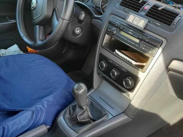 Черный Шкода Октавия, объемом двигателя 1.6 л и пробегом 240 тыс. км за 8000 $, фото 1 на Automoto.ua