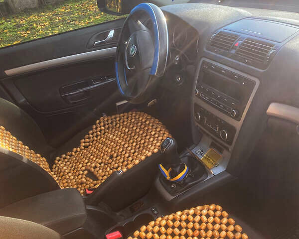 Черный Шкода Октавия, объемом двигателя 1.8 л и пробегом 179 тыс. км за 6428 $, фото 6 на Automoto.ua