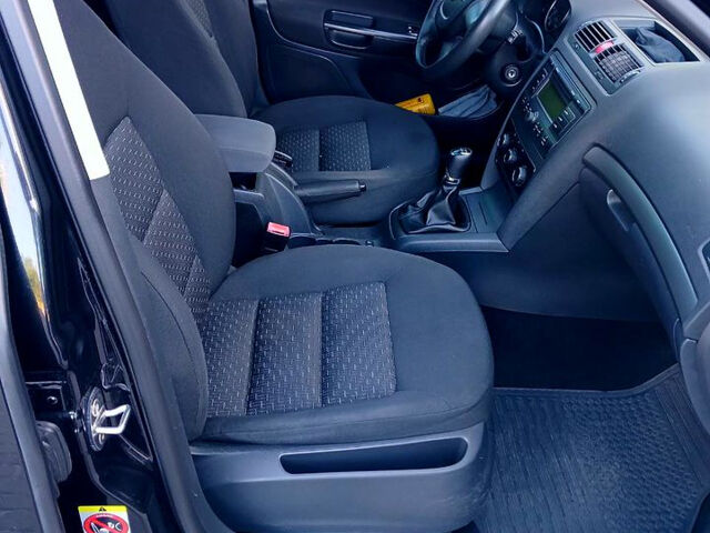 Черный Шкода Октавия, объемом двигателя 1.6 л и пробегом 218 тыс. км за 7400 $, фото 5 на Automoto.ua