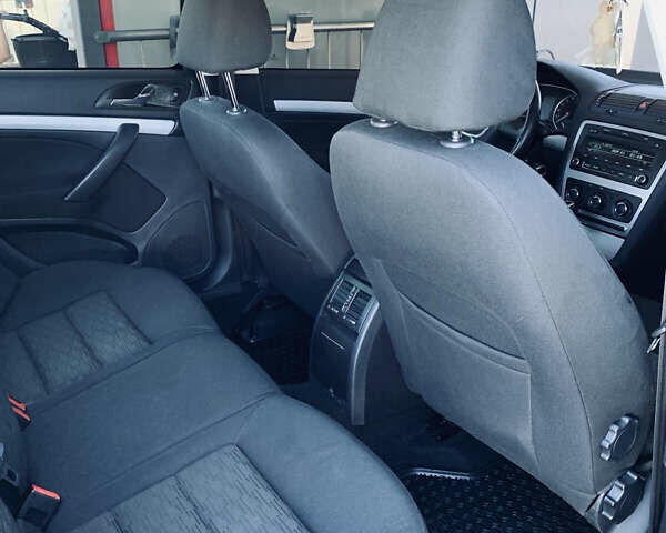 Чорний Шкода Октавія, об'ємом двигуна 1.6 л та пробігом 298 тис. км за 7999 $, фото 10 на Automoto.ua