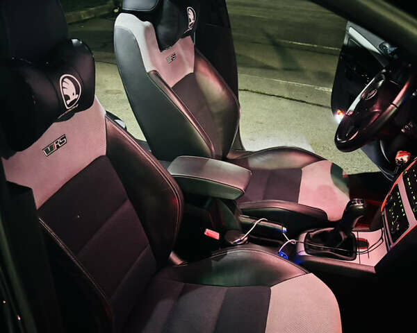 Черный Шкода Октавия, объемом двигателя 1.6 л и пробегом 140 тыс. км за 8000 $, фото 10 на Automoto.ua